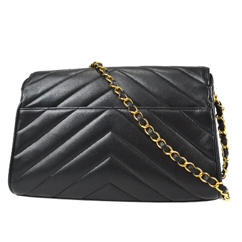 Chanel Lightweight Handbag for Daily ErrandsCHANEL Chevron Flap Medium Lambskin Black 97435